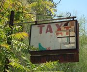 Taxiállomás táblája a varoshai szellemvárosban 