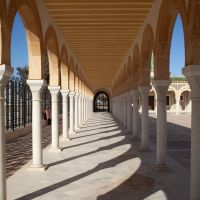 Kolonád Habib Bourguiba mauzoleumánál, Monastir Kolonád Habib Bourguiba mauzoleumánál, Monastir