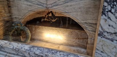 Raffaello sírja a pantheonban Raffaello sírja a pantheonban